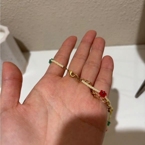 Beaded flower necklace - Picture 3 of 3